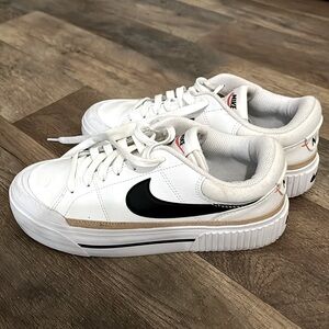 Nike Court Legacy Lift sneakers
